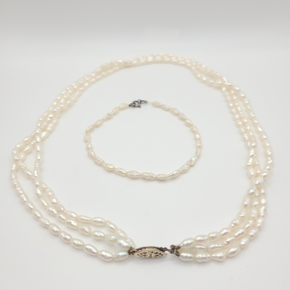 Elegant Pearl Necklace Set - Picture 2 of 8